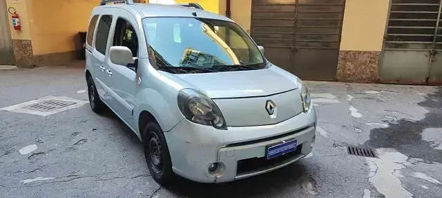 Usata Renault Kangoo 90 CV (66 kW) 2011 Grigio metallizzato Monovolume