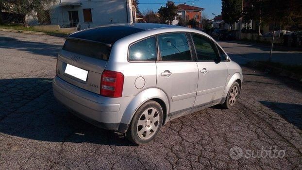 Usata Audi A2 Comfort 75 CV (55 kW) 2002 Argento Utilitaria