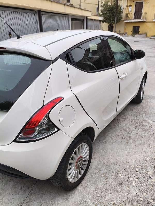 Usata Lancia Ypsilon 80 CV (58 kW) 2014 Utilitaria