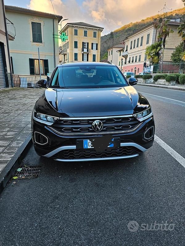 Usata VW T-Roc 110 CV (80 kW) 2023 Nero SUV
