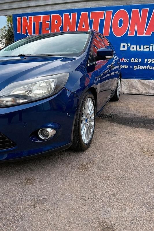 Begagnad Ford Focus 116 HK (85 kW) 2012 Röd Sedan