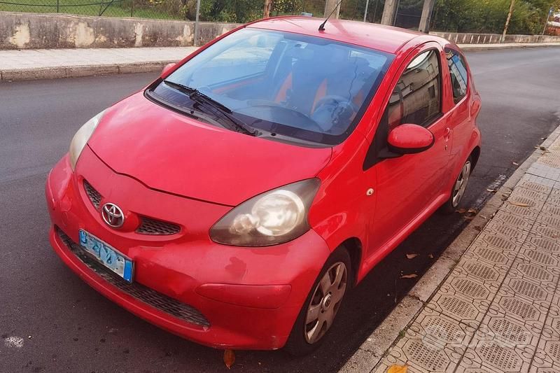 Usata 2006 Toyota Aygo Due volumi | 2350 € (Ottimo prezzo) - Immagine 1/3