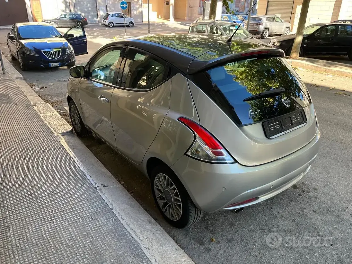 Usata Lancia Ypsilon S 69 CV (50 kW) 2012 Grigio Utilitaria
