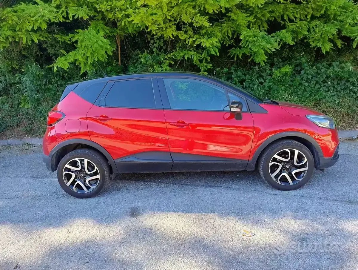 Usata Renault Captur 90 CV (66 kW) 2016 Rosso SUV