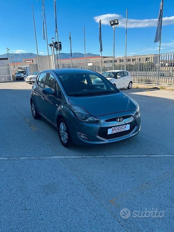 Grigio Usata 2014 Hyundai ix20 Comfort Due volumi | 5799 € (Buon prezzo) - Immagine 1/4
