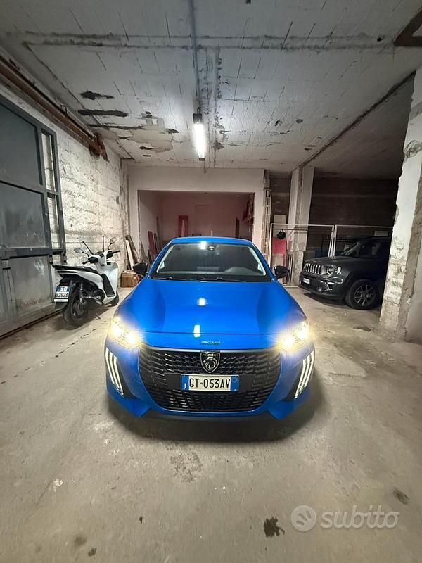 Usata Peugeot 208 75 CV (55 kW) 2024 Blu Utilitaria