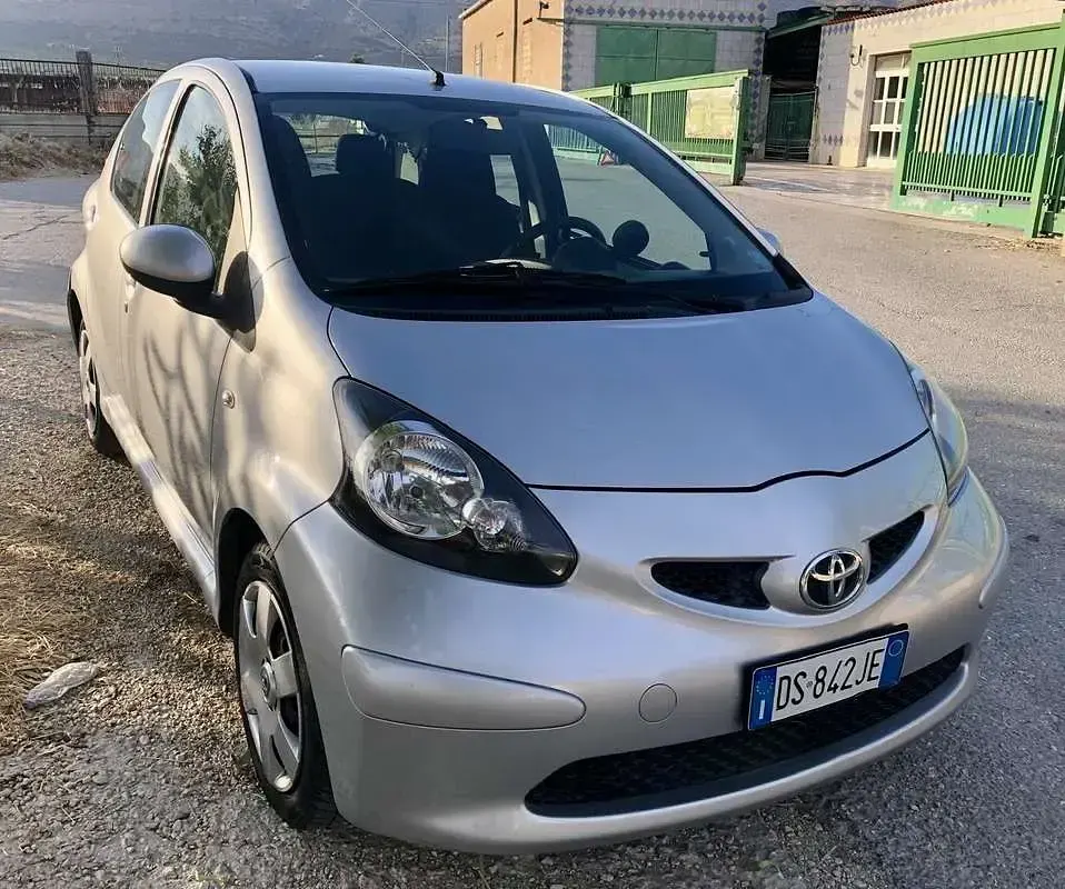 Usata Toyota Aygo 68 CV (50 kW) 2008 Grigio Utilitaria