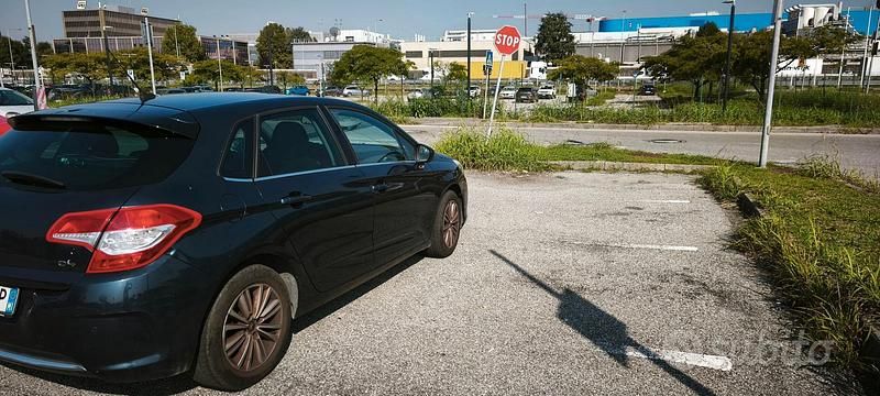 Blu Usata 2013 Citroën C4 Tre volumi | 4950 € (Buon prezzo) - Immagine 1/4