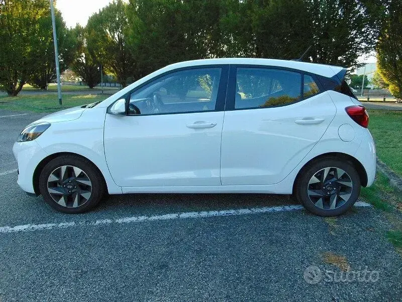 Usata Hyundai i10 63 CV (46 kW) 2025 Bianco Utilitaria