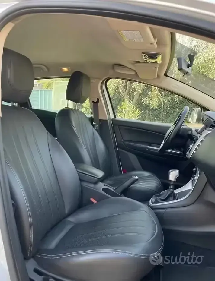 Usata Lancia Delta Gold 120 CV (88 kW) 2013 Grigio Utilitaria