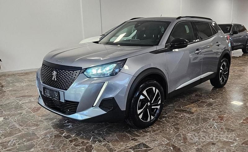 Usata Peugeot 2008 Allure 100 CV (73 kW) 2023 Grigio SUV