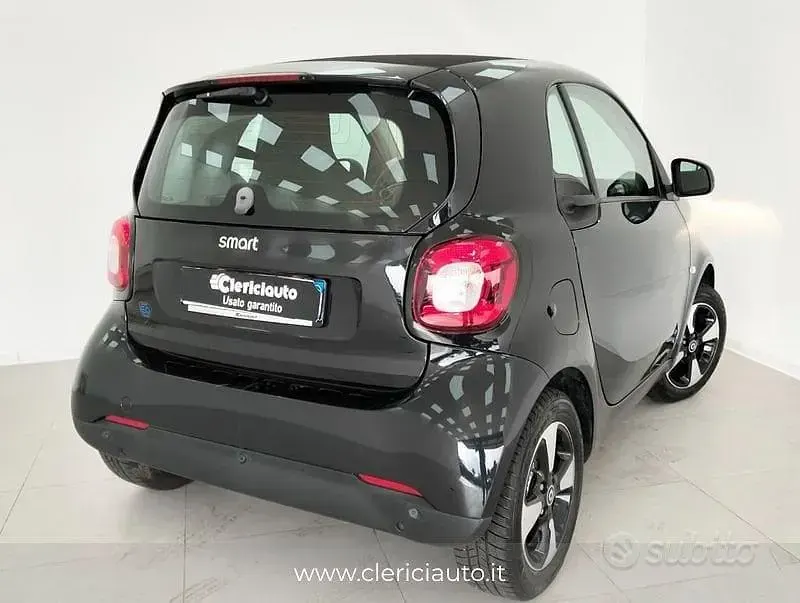 Usata Smart ForTwo Electric Drive Passion 60 kW (82 CV) 2023 Nero Berlina