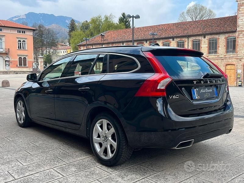Usata Volvo V60 Ocean Race 181 CV (133 kW) 2015 Nero Station wagon