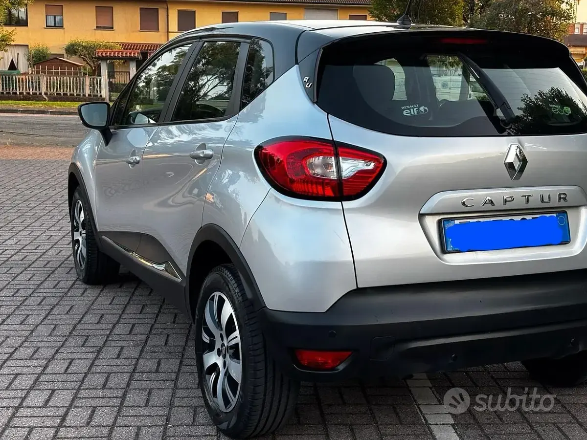 Usata Renault Captur Life 90 CV (66 kW) 2016 Grigio SUV