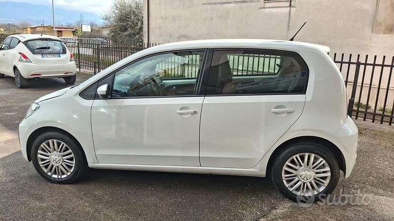 Usata VW up! Move 65 CV (47 kW) 2022 Bianco Utilitaria