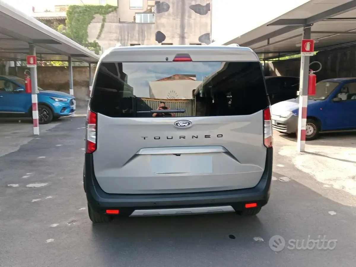 Usata Ford Tourneo Courier Active 125 CV (91 kW) 2024 Grigio Monovolume