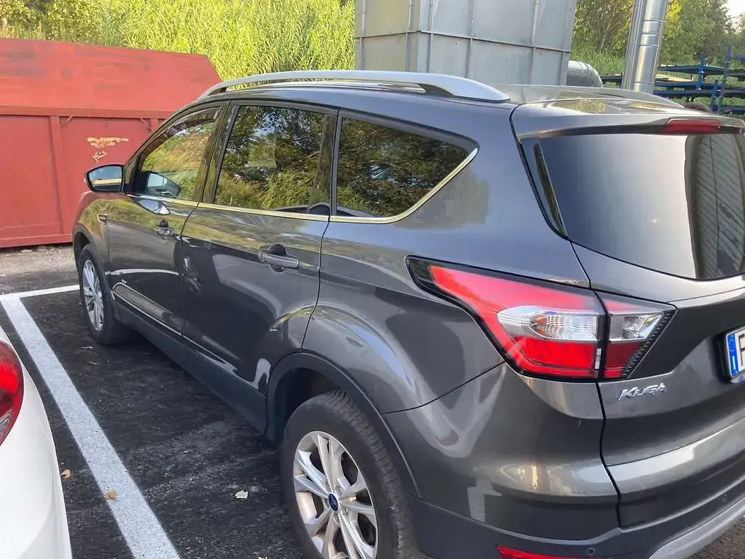 Usata Ford Kuga Business Edition 150 CV (110 kW) 2017 Grigio SUV