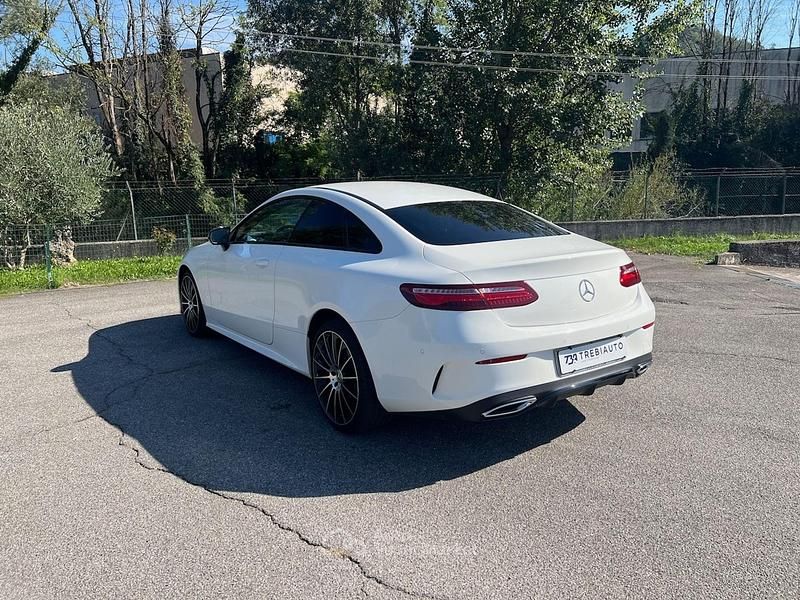 Usata Mercedes E220 Premium 194 CV (142 kW) 2018 Bianco Coupé
