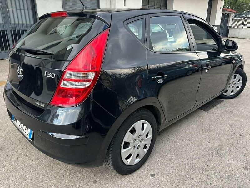 Usata Hyundai i30 90 CV (66 kW) 2008 Nero Berlina