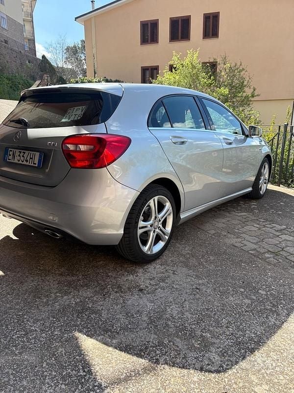 Usata Mercedes A180 109 CV (80 kW) 2012 Grigio Berlina