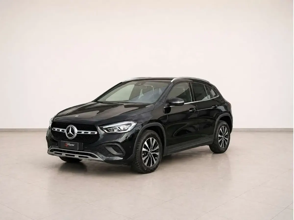 Usata Mercedes GLA200 150 CV (110 kW) 2022 Nerometallizz. SUV