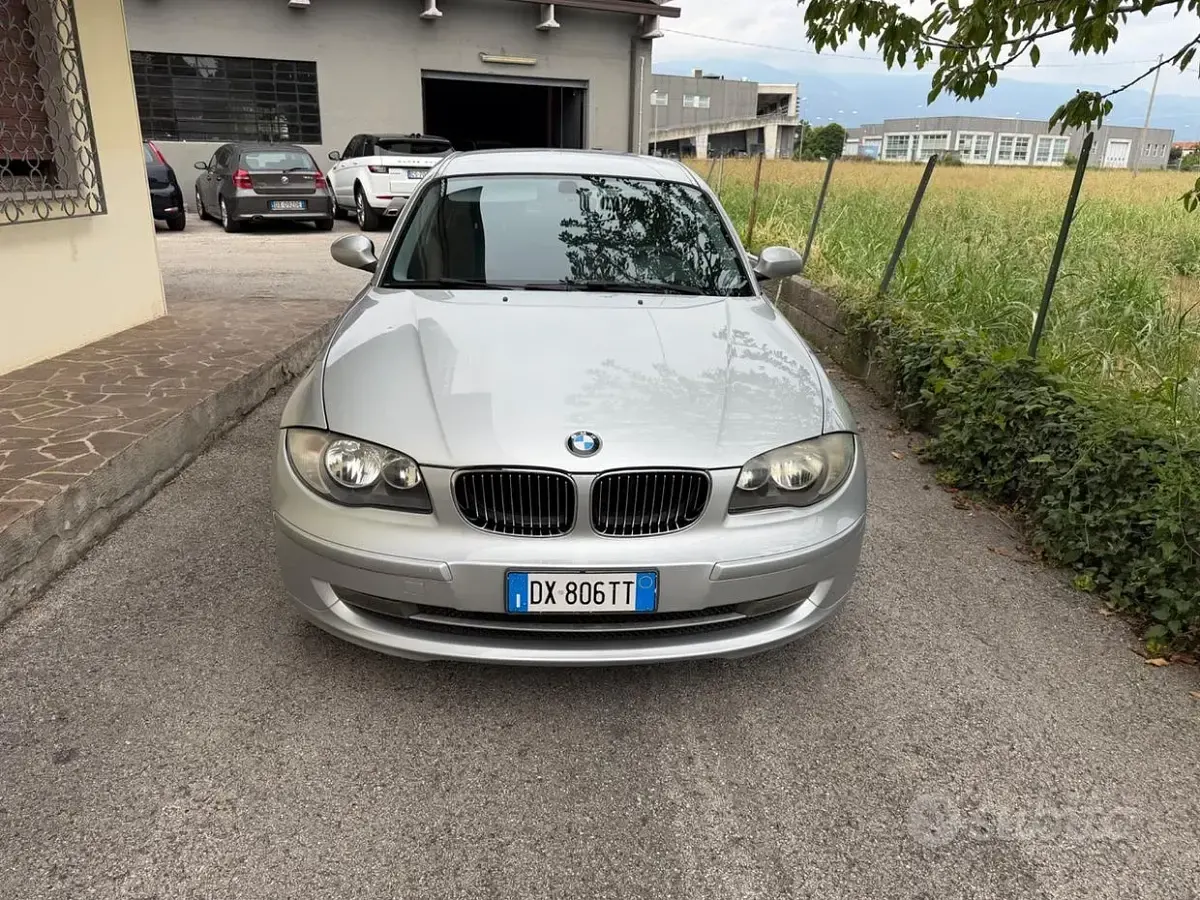 Usata BMW 118 143 CV (105 kW) 2009 Grigio Utilitaria