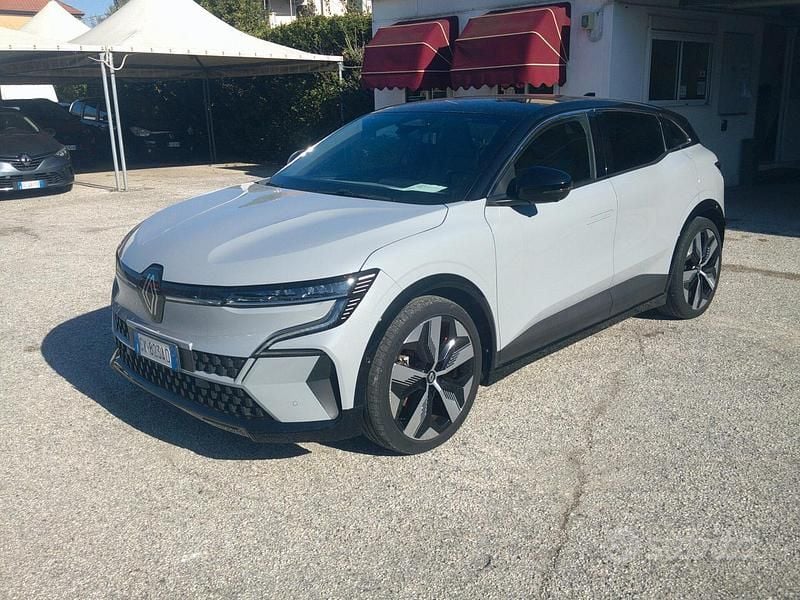 Usata Renault Megane E-Tech Techno 161 kW (220 CV) 2022 Grigio Berlina