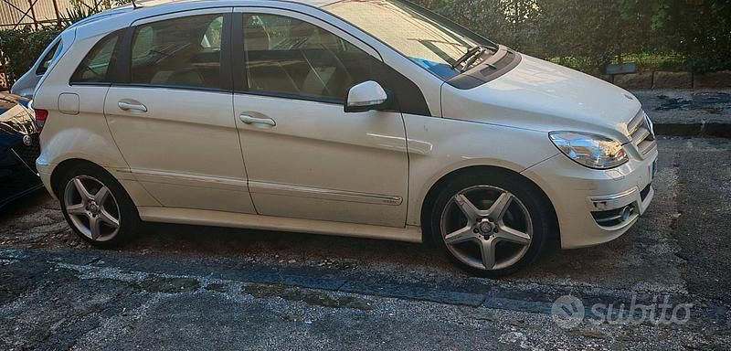 Usata Mercedes B200 193 CV (141 kW) 2009 Bianco Monovolume
