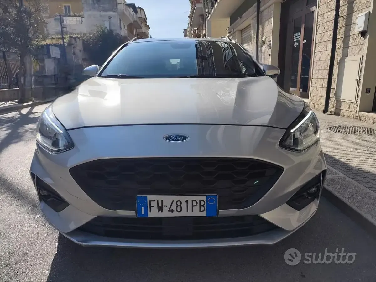 Usata Ford Focus ST-Line 120 CV (88 kW) 2019 Grigio Station wagon
