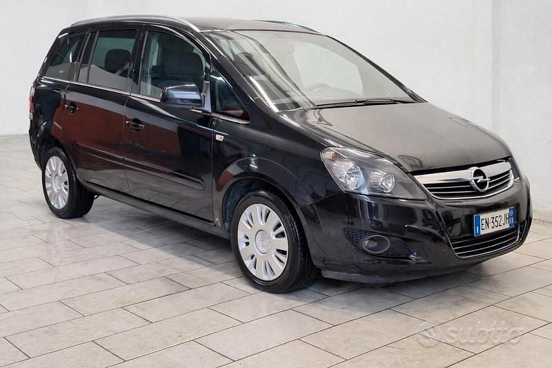 Usata Opel Zafira 150 CV (110 kW) 2012 Nero Monovolume