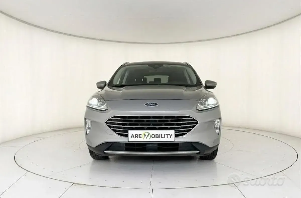 Usata Ford Kuga Titanium 120 CV (88 kW) 2022 Grigio SUV