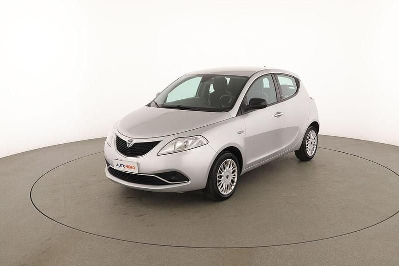 Usata Lancia Ypsilon Gold 70 CV (51 kW) 2017 Argento Utilitaria