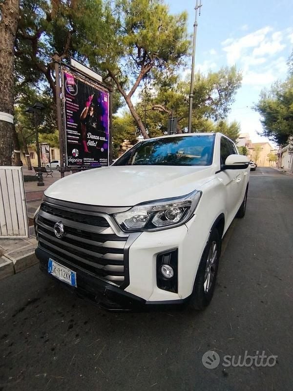 Bianco Usata 2022 Ssangyong (KGM) Rexton SUV | 17.000 € (Buon prezzo) - Immagine 1/4