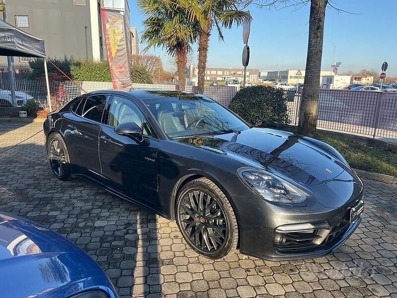 Usata Porsche Panamera 462 CV (339 kW) 2019 Grigio vulcano Berlina