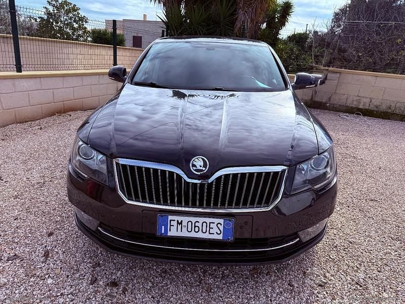 Nero Usata 2013 Skoda Superb Elegance Tre volumi | 5900 € (Cara) - Immagine 1/4
