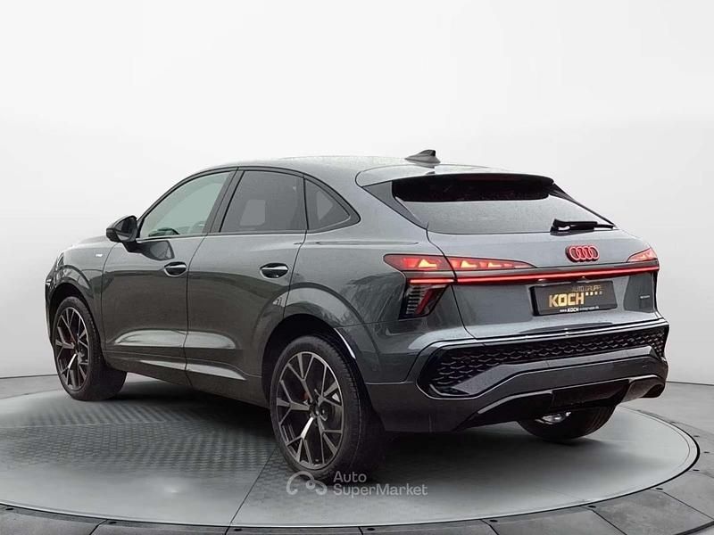Nuova Audi Q3 S-Line 205 CV (150 kW) 2026 Daytonagrau perleffek SUV