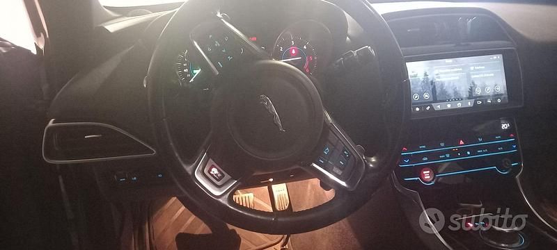 Usata Jaguar XE 180 CV (132 kW) 2019 Grigio Berlina