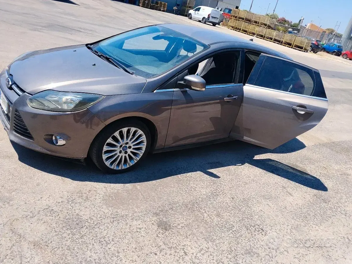 Usata Ford Focus 109 CV (80 kW) 2011 Grigio Berlina