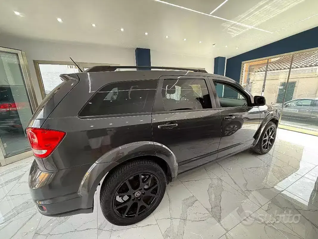 Usata Fiat Freemont Lounge 170 CV (125 kW) 2015 Grigio SUV