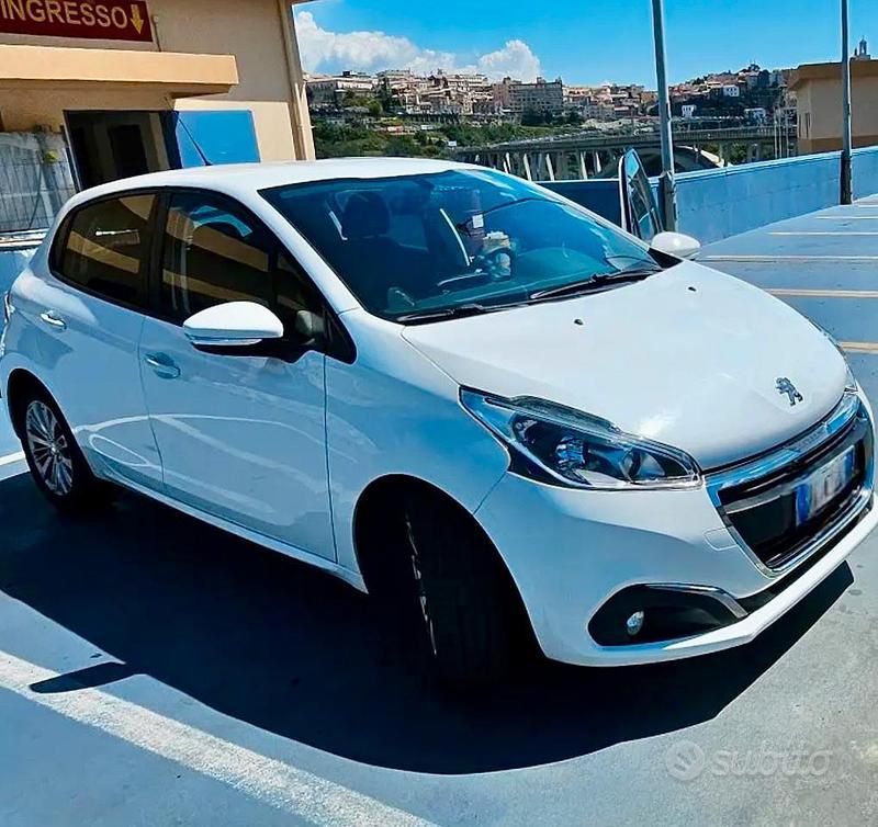 Usata Peugeot 208 Allure 75 CV (55 kW) 2018 Bianco Utilitaria