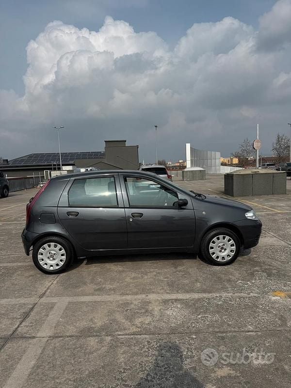 Usata Fiat Punto Active 60 CV (44 kW) 2009 Nero Utilitaria