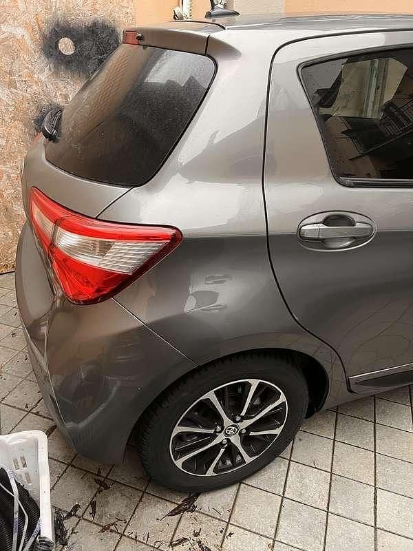 Usata Toyota Yaris Hybrid Edition 73 CV (53 kW) 2019 Berlina