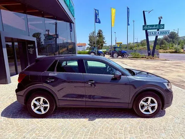 Usata Audi Q2 110 CV (80 kW) 2023 Grigio scuro SUV