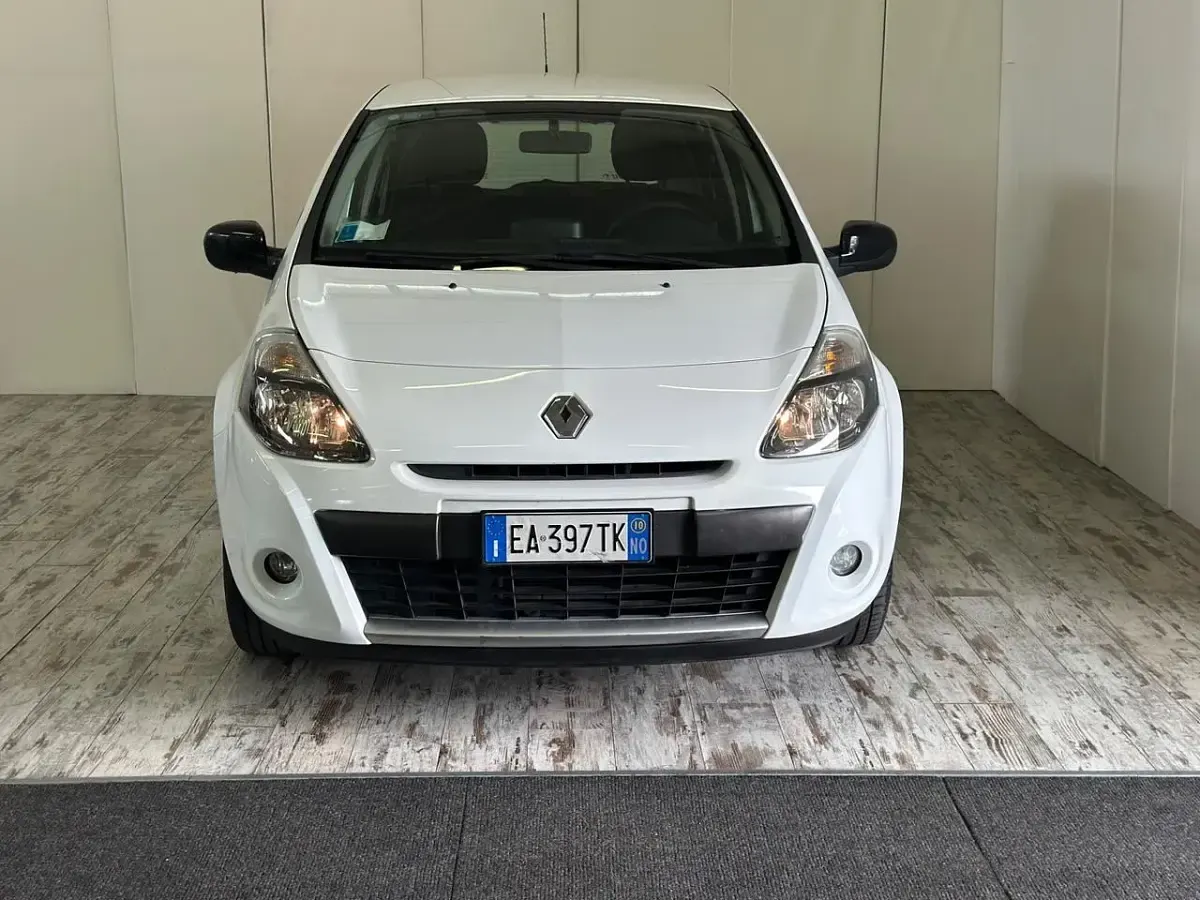 Usata Renault Clio II Luxe 75 CV (55 kW) 2010 Bianco Berlina