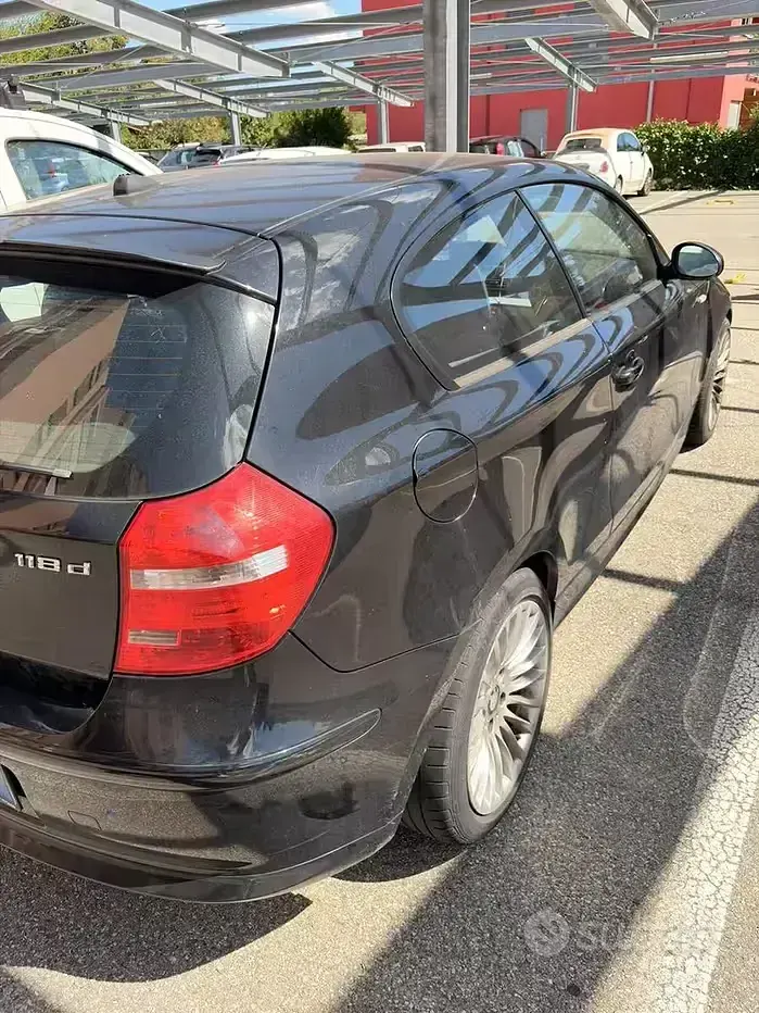 Usata BMW 118 143 CV (105 kW) 2009 Nero Utilitaria