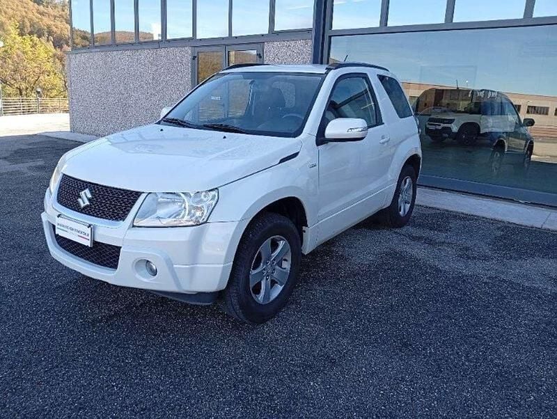 Bianco Usata 2012 Suzuki Grand Vitara SUV | 14.350 € (Buon prezzo) - Immagine 1/4