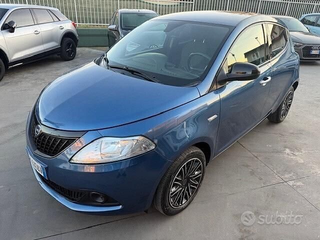Usata Lancia Ypsilon Gold 69 CV (50 kW) 2023 Blu Utilitaria