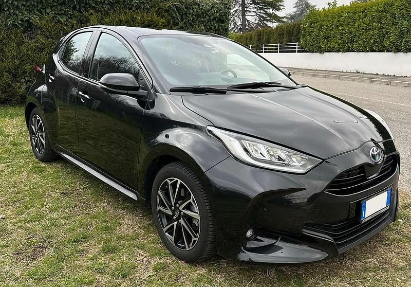 Usata Toyota Yaris Hybrid Trend 92 CV (67 kW) 2023 Nero Berlina