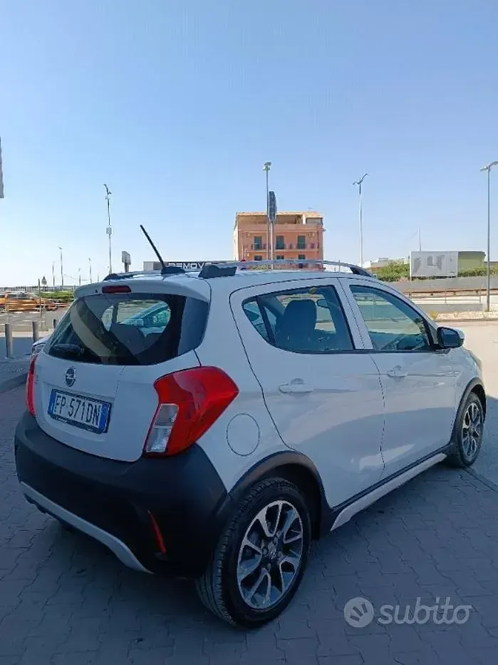 Usata Opel Karl Rocks 73 CV (53 kW) 2018 Bianco Utilitaria