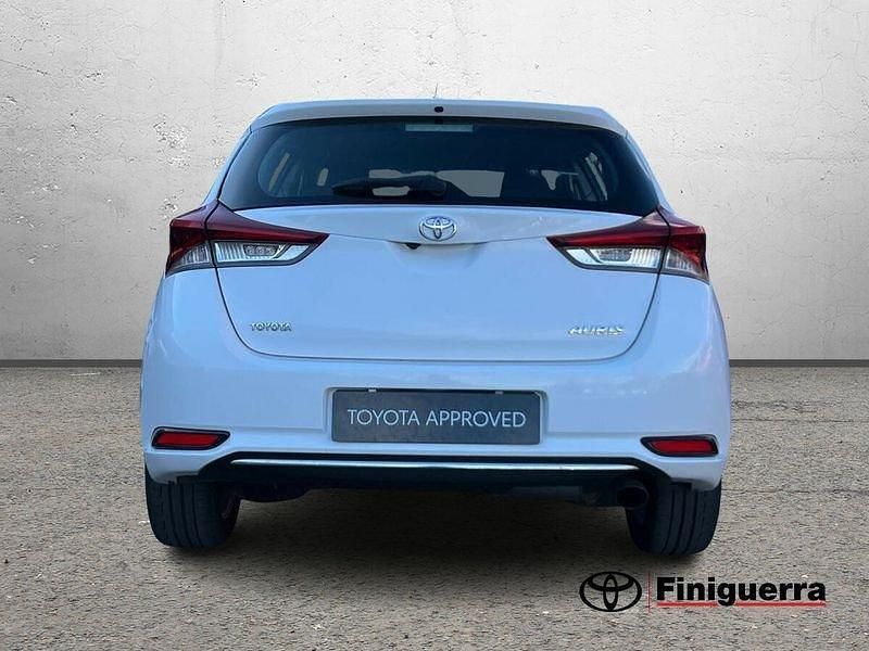 Usata Toyota Auris Active 115 CV (84 kW) 2016 Bianco Berlina